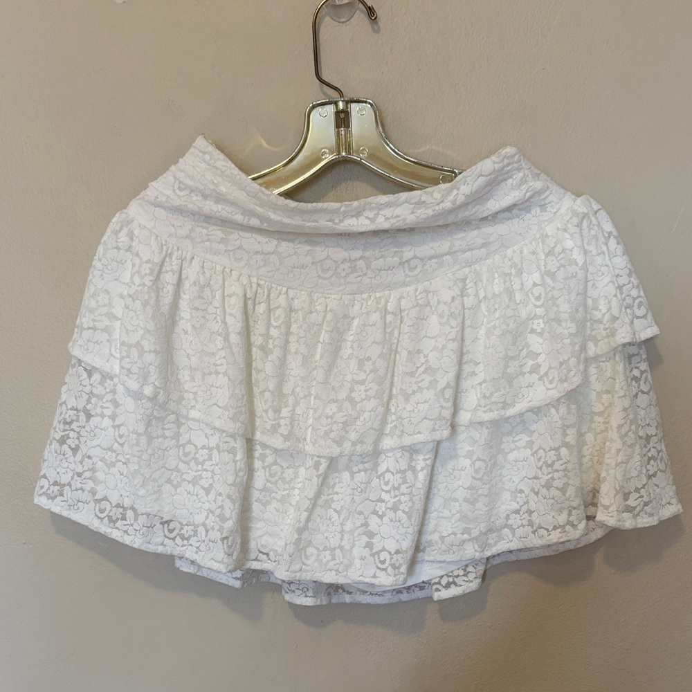 Elegant White Lace Mini Skirt
